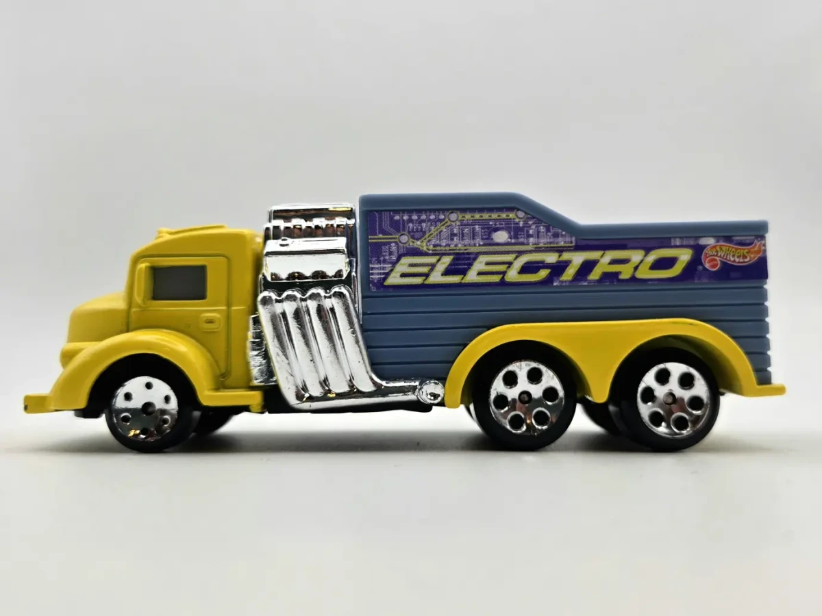 2000 Classic Hauler Yellow: No Package: Image 2