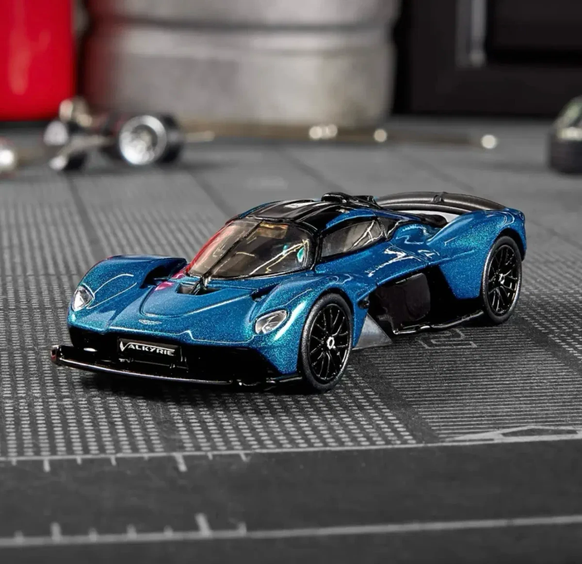 2025 Aston Martin Valkyrie Teal: No Package: Image 2