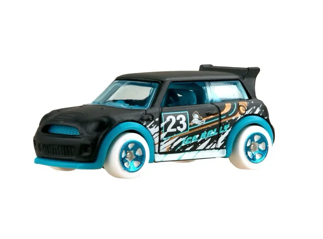 2023 MINI Cooper S Challenge Black: No Package: Image 2