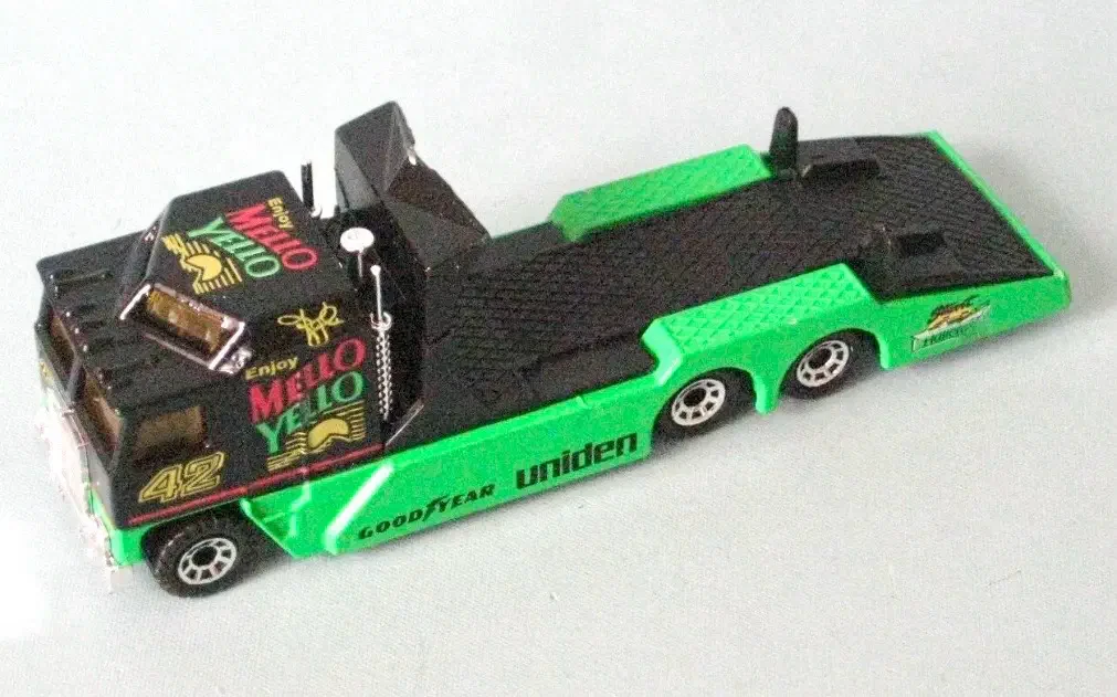 1992 Kenworth Aerodyne Racing Transporter, Pontiac Grand Prix Stock Car & Chevy Van #42 Mello Yello Black: No Package: Image 4