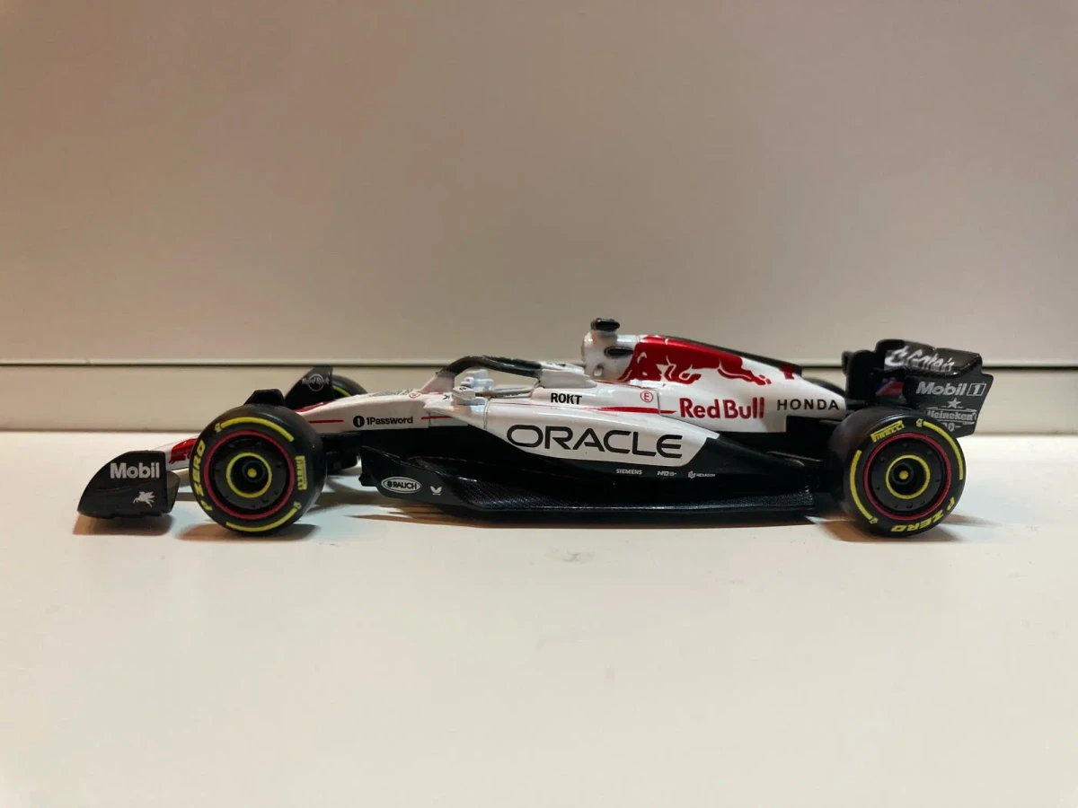 2025 Red Bull Racing RB21 Max Verstappen Japan GP 2025 White: No Package: Image 2