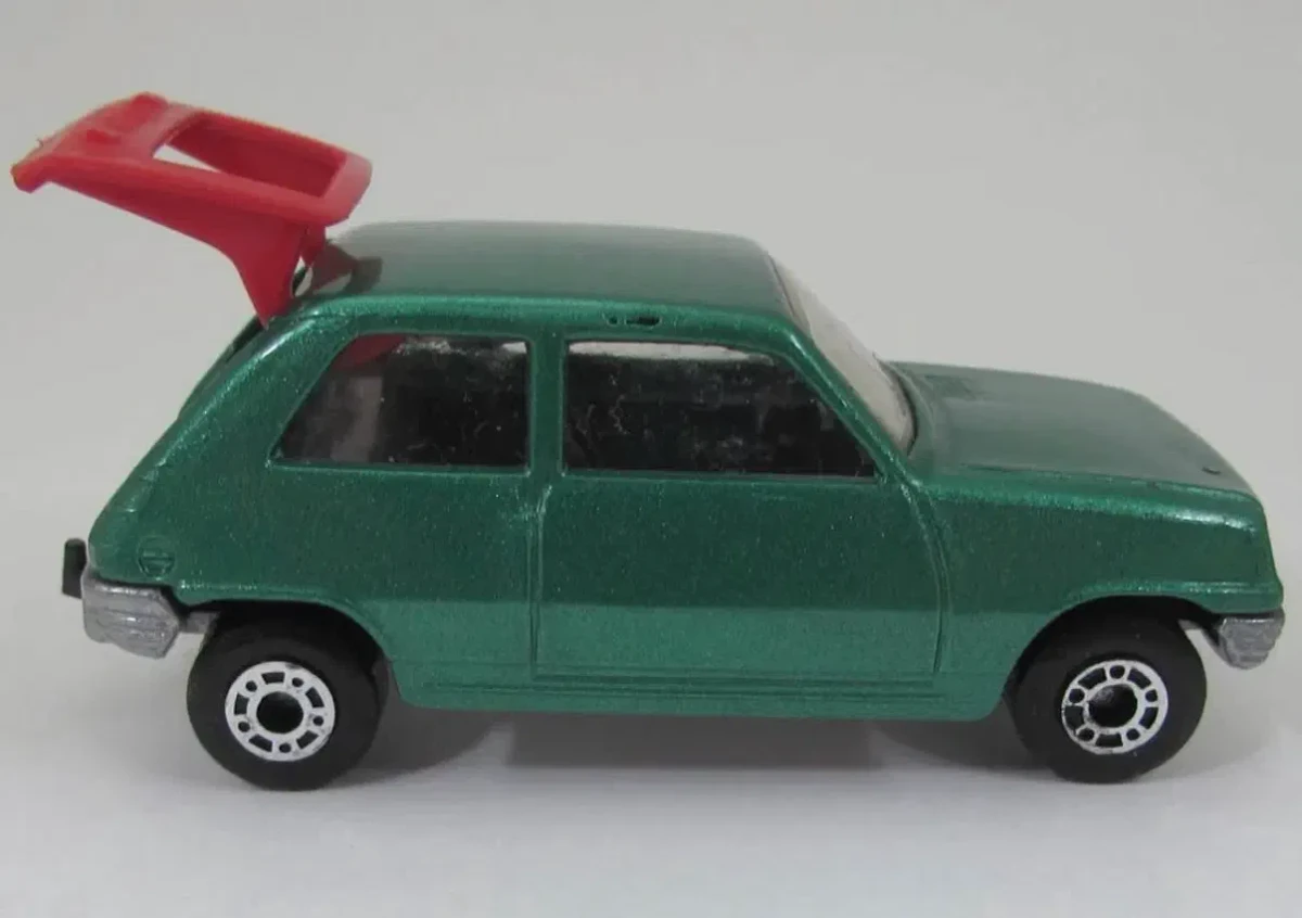 1991 Renault 5TL Green: No Package: Image 2