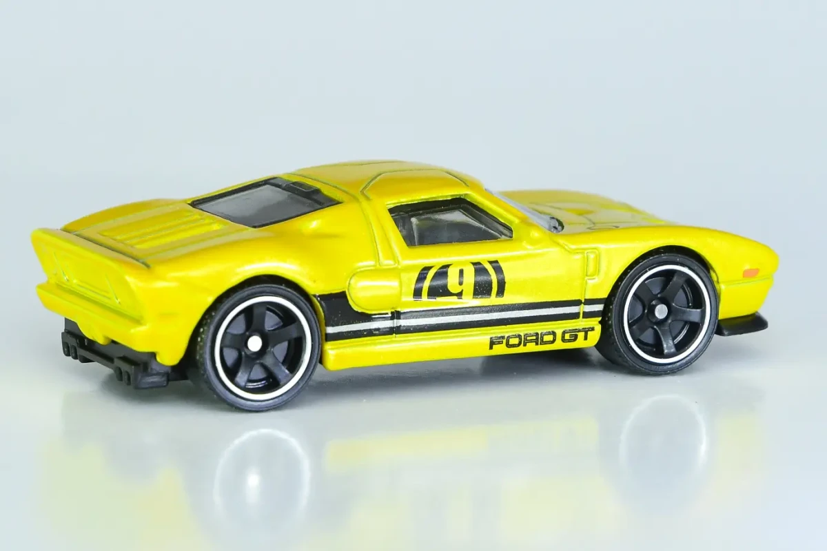 2026 2005 Ford GT Yellow: No Package: Image 5