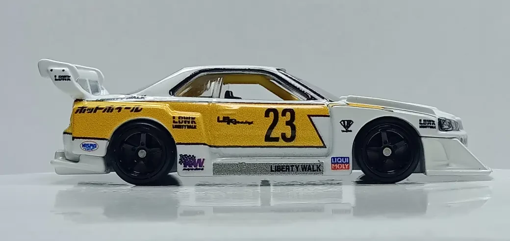 2025 LB-ER34 Super Silhouette Nissan Skyline White: No Package: Image 7