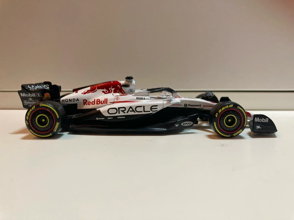 2025 Red Bull Racing RB21 Max Verstappen Japan GP 2025 White: No Package: Image 4