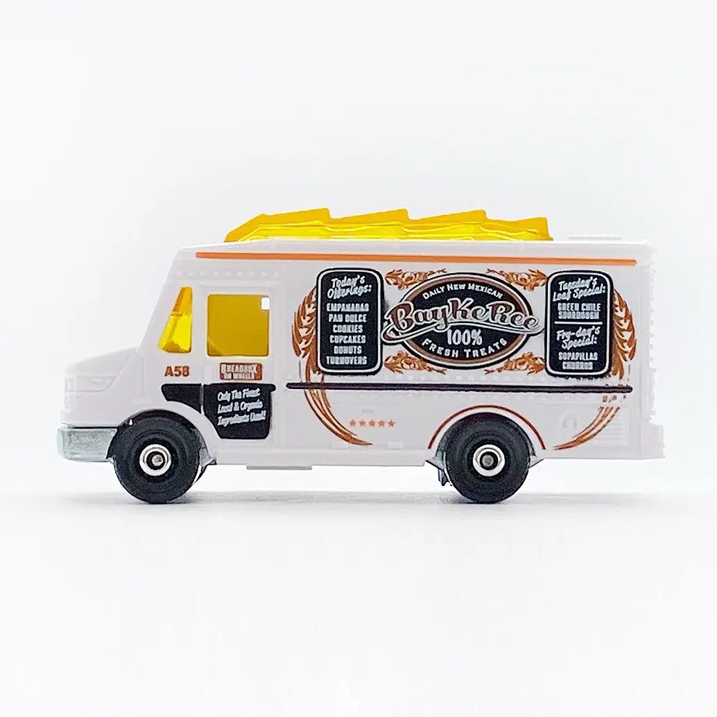 2021 Chow Mobile II White: No Package: Image 3