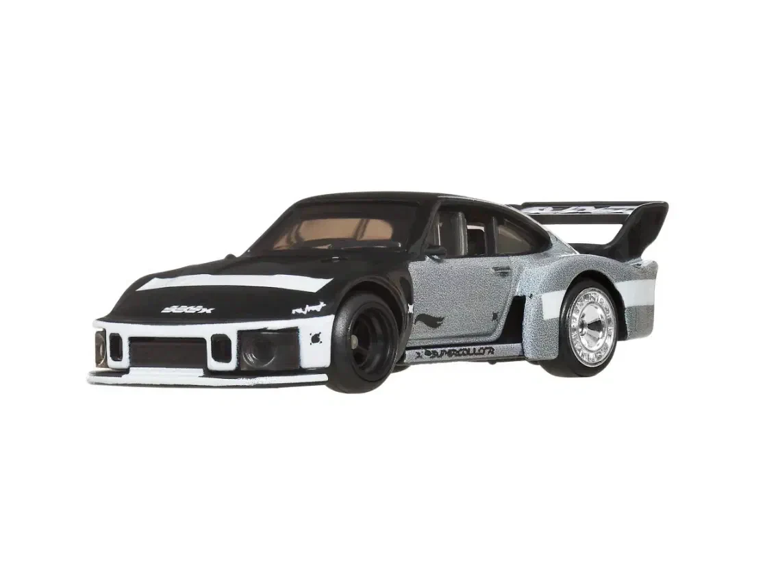 2025 Porsche 935 White: No Package: Image 2