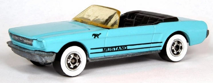 1989 65 Mustang Convertible Green: Image 3
