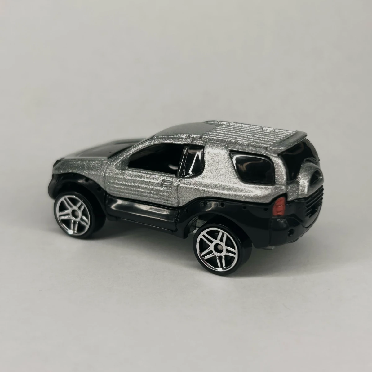 2000 1999 Isuzu VehiCROSS Silver: No Package: Image 4