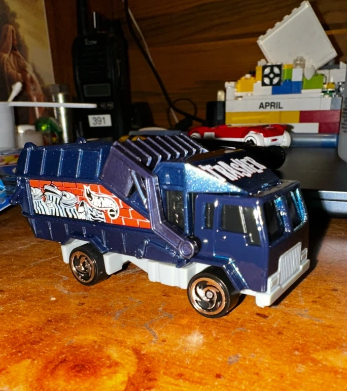 2000 Recycling Truck Blue: No Package: Image 2