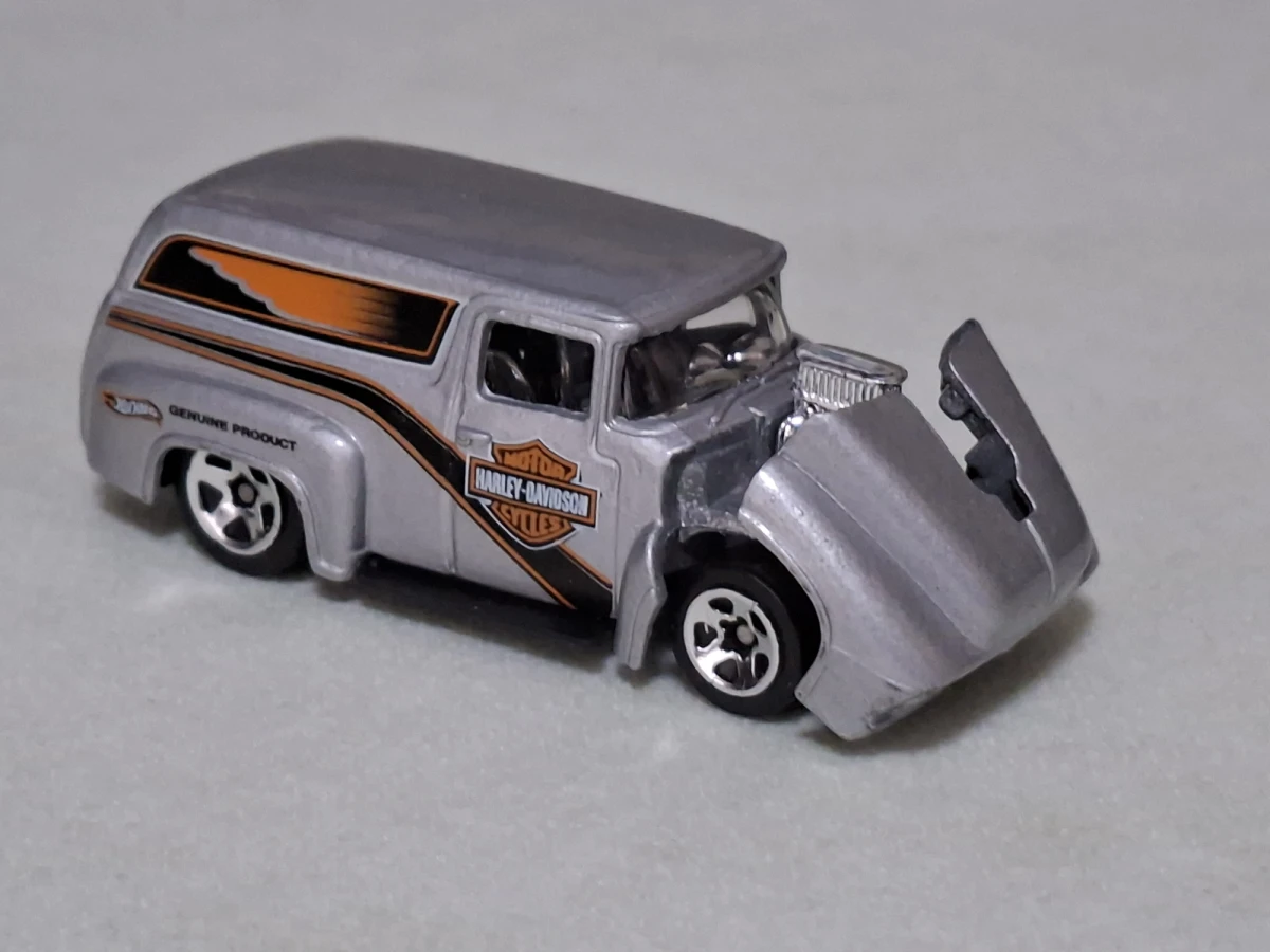 2001 56 Ford Silver: No Package: Image 2