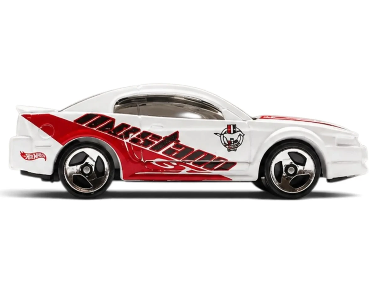 2001 99 Mustang White: No Package: Image 2