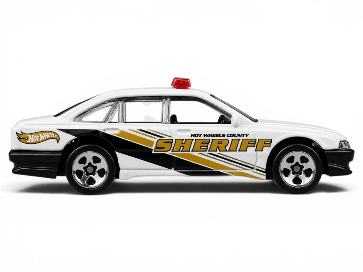 2001 Police Cruiser White: No Package: Image 2