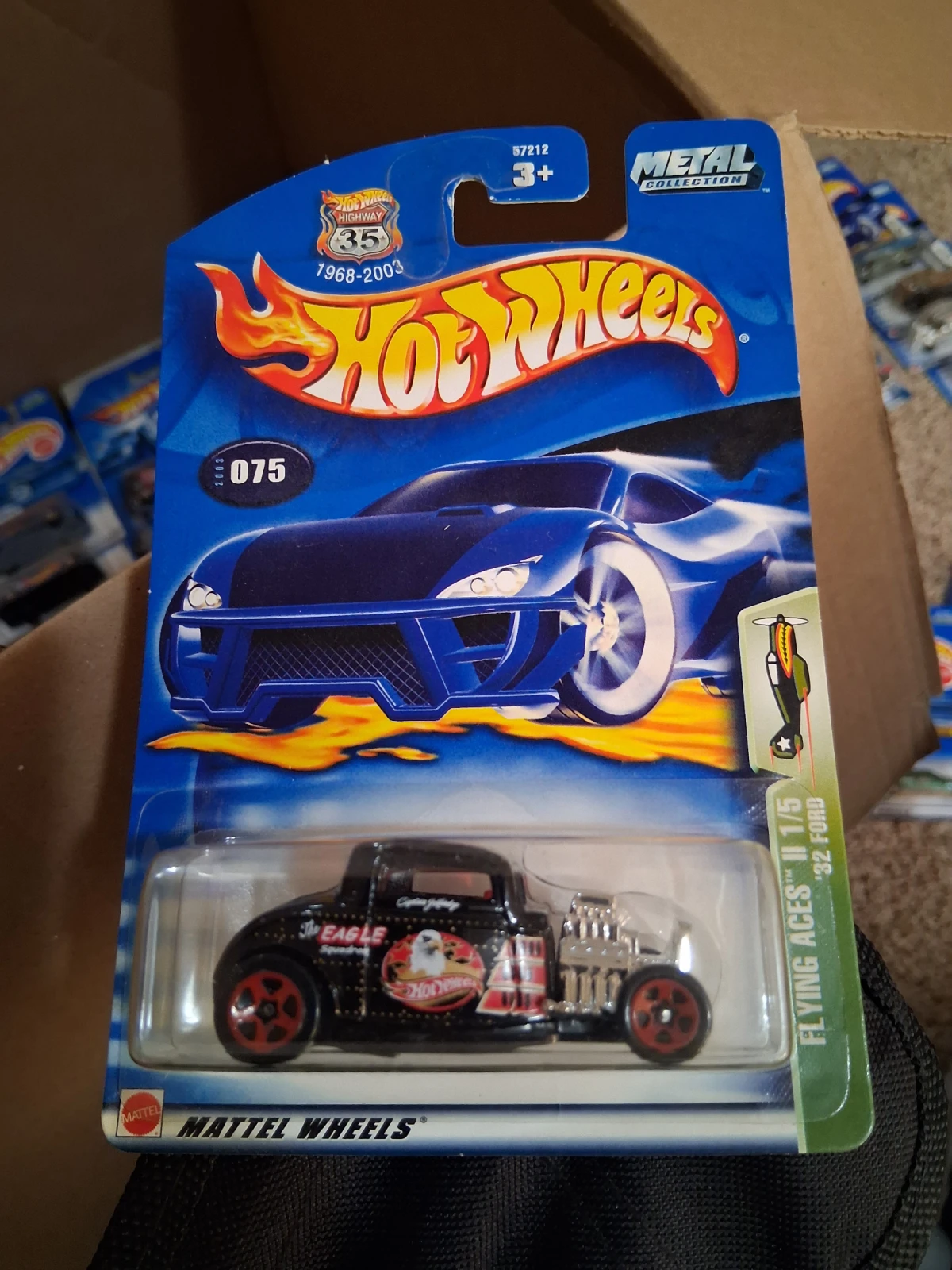 2003 32 Ford Black: Long (US): Image 2
