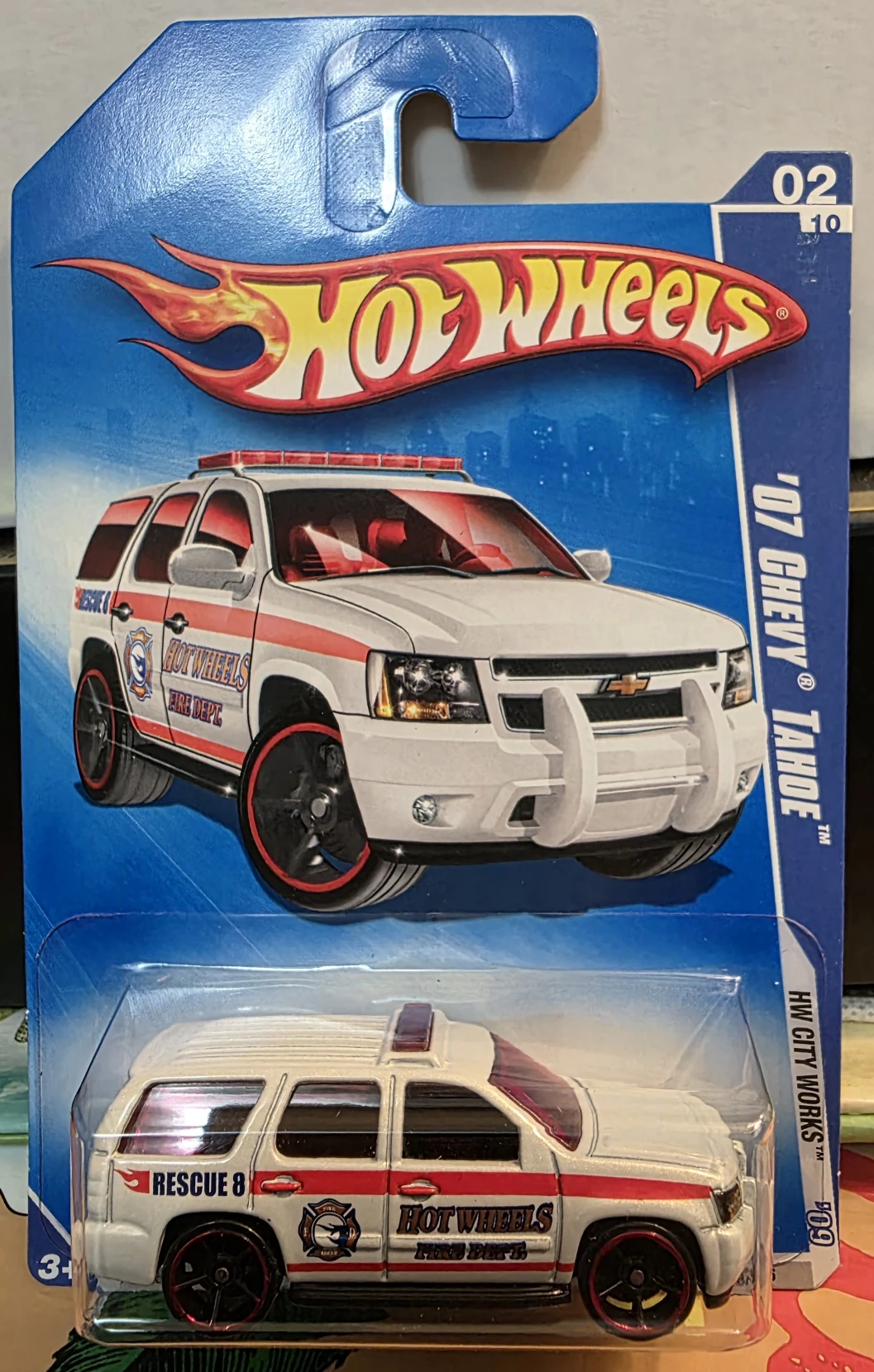 2009 07 Chevy Tahoe White: Long (INT): Image 2