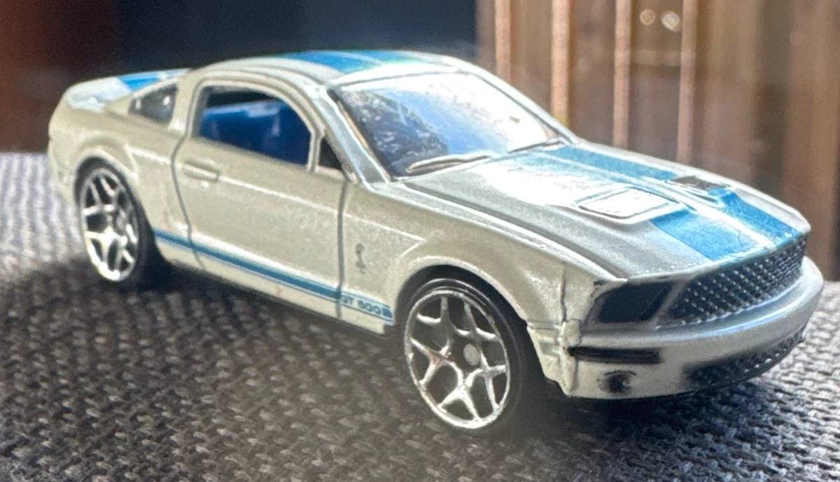2009 07 Shelby GT-500 White: No Package: Image 4