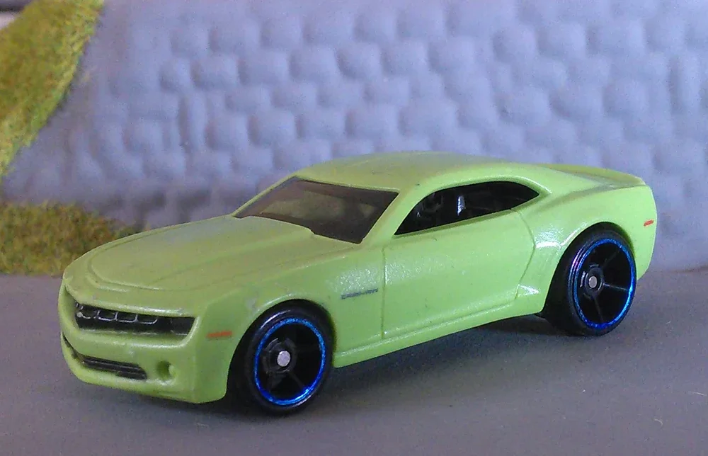 2009 Chevy Camaro Concept Green: Image 2