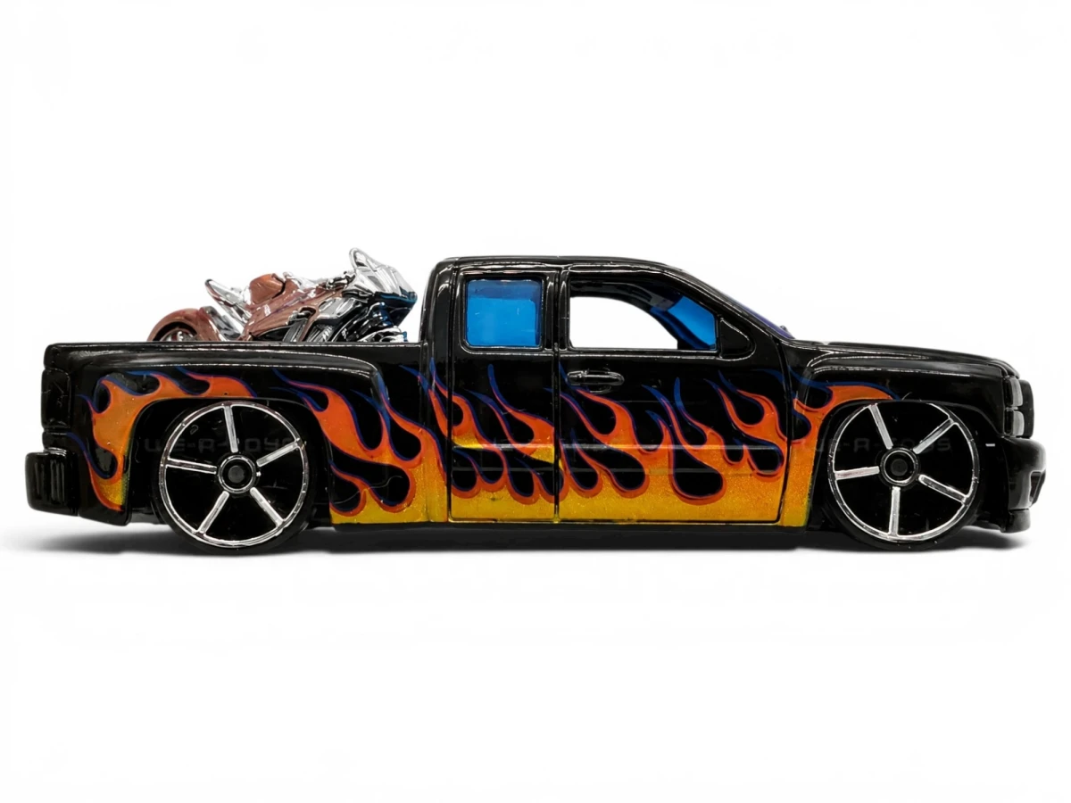 2009 Chevy Silverado Black: No Package: Image 2
