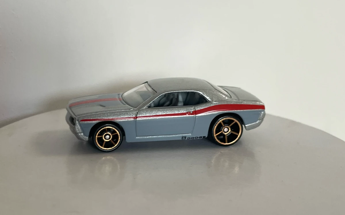 2009 Dodge Challenger Concept Grey: No Package: Image 4
