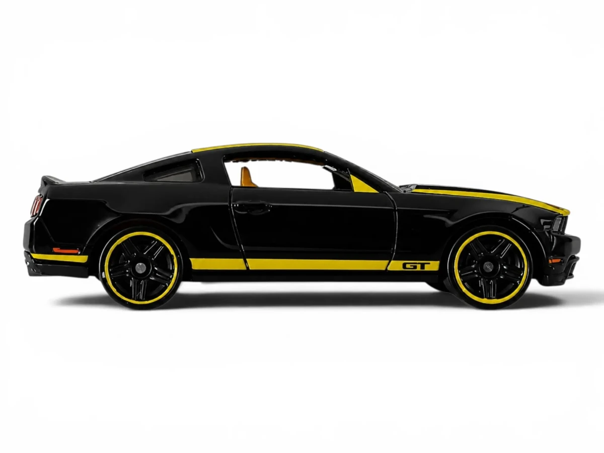 2010 2010 Ford Mustang GT Black: No Package: Image 2