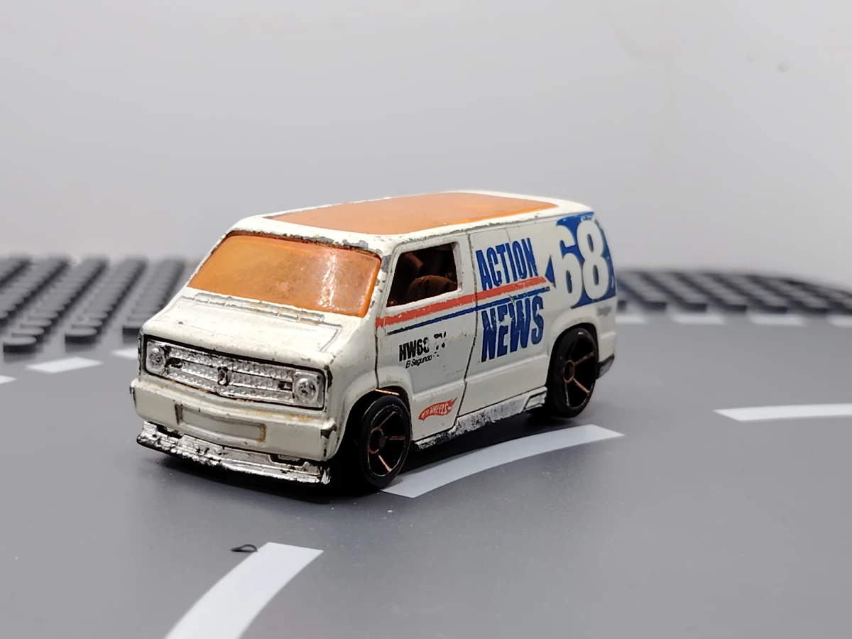 2010 Custom '77 Dodge Van White: No Package: Image 2