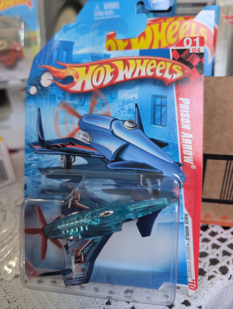 2010 Poison Arrow Blue: Long Card (US): Image 2