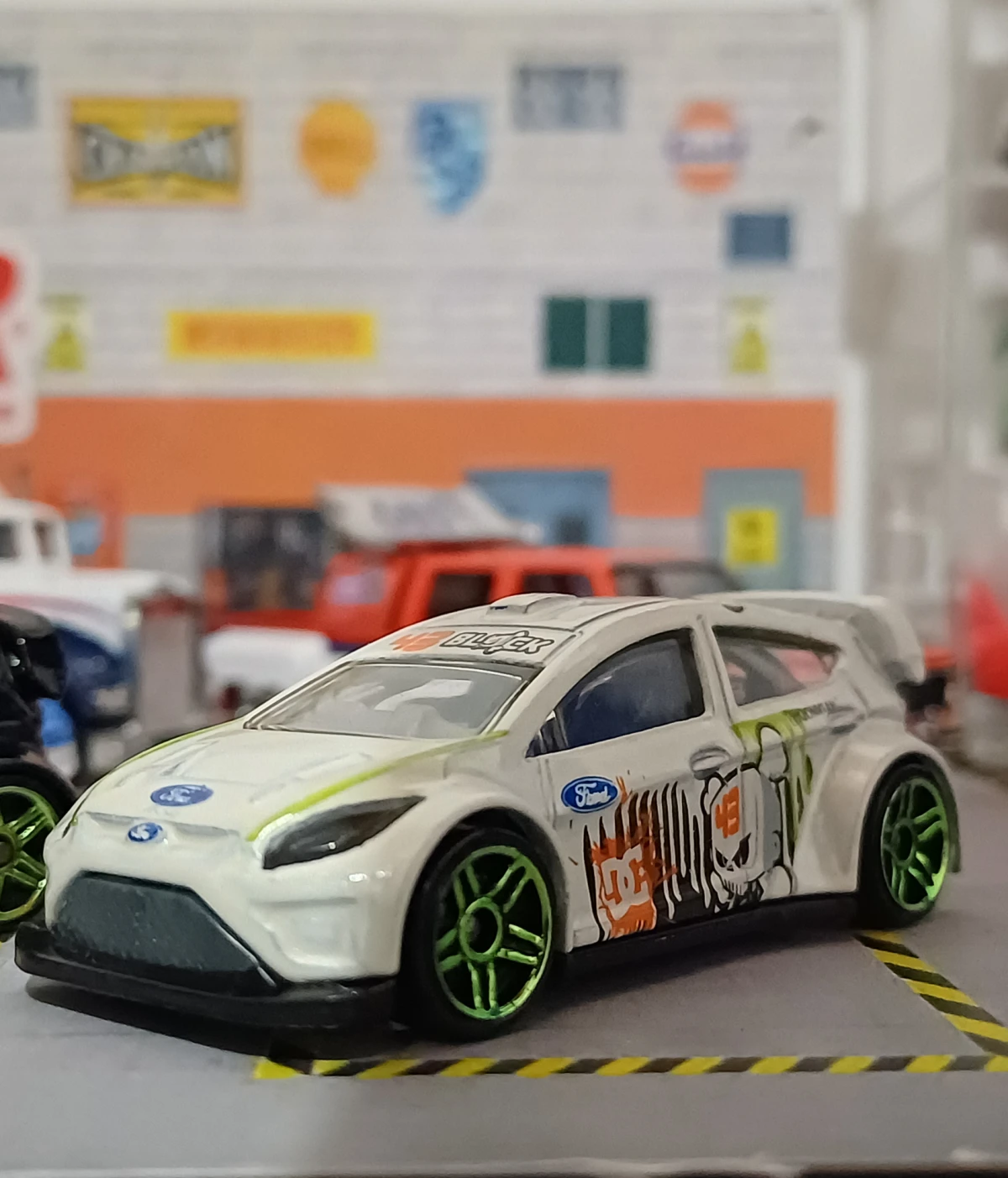 2011 11 Ken Block Ford Fiesta White: No Package: Image 2
