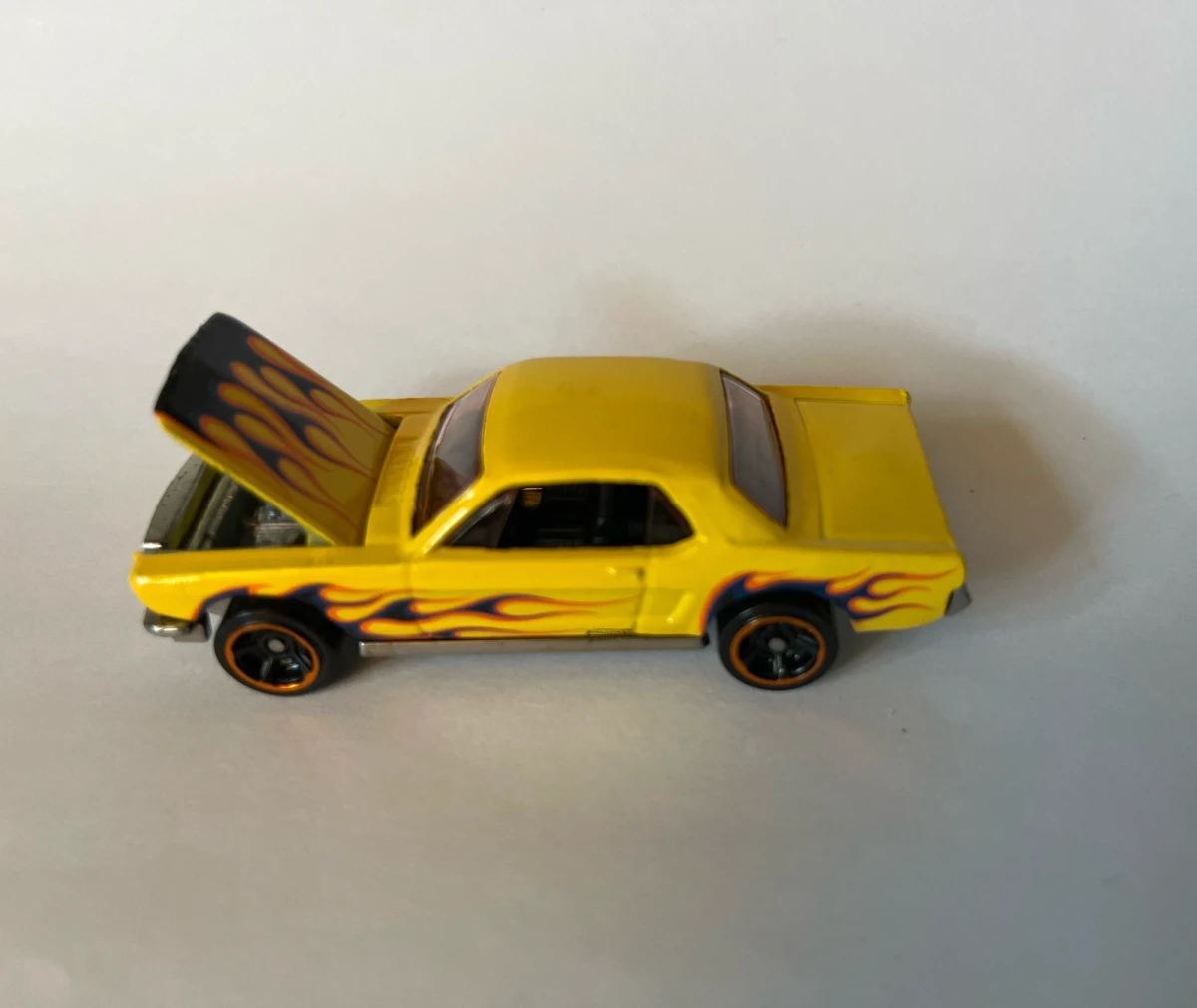 2011 65 Mustang Yellow: No Package: Image 2