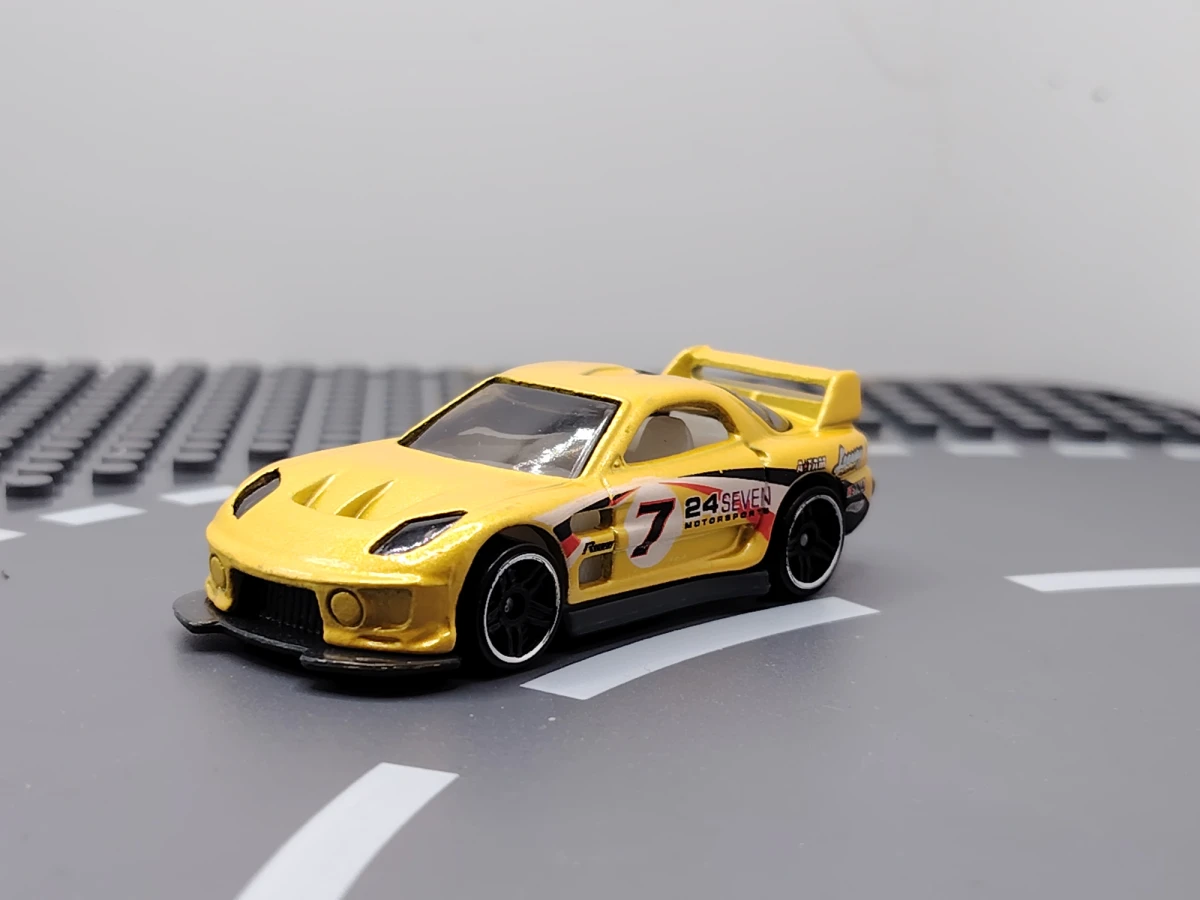 2011 24/SEVEN Yellow: No Package: Image 2