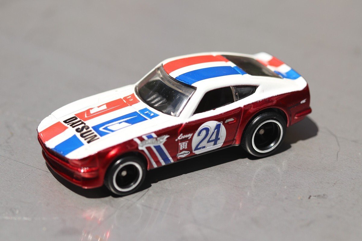 2011 Datsun 240Z White: Image 2