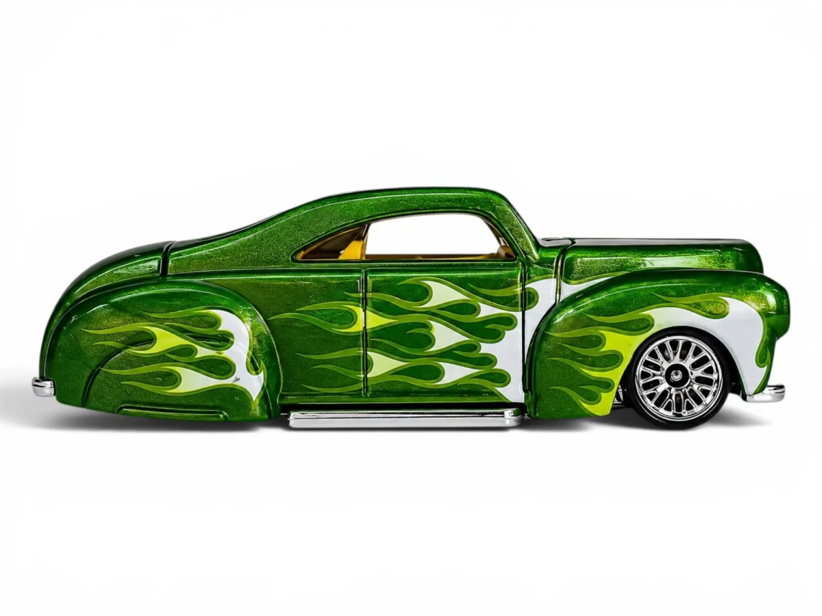 2011 Tail Dragger Green: No Package: Image 2