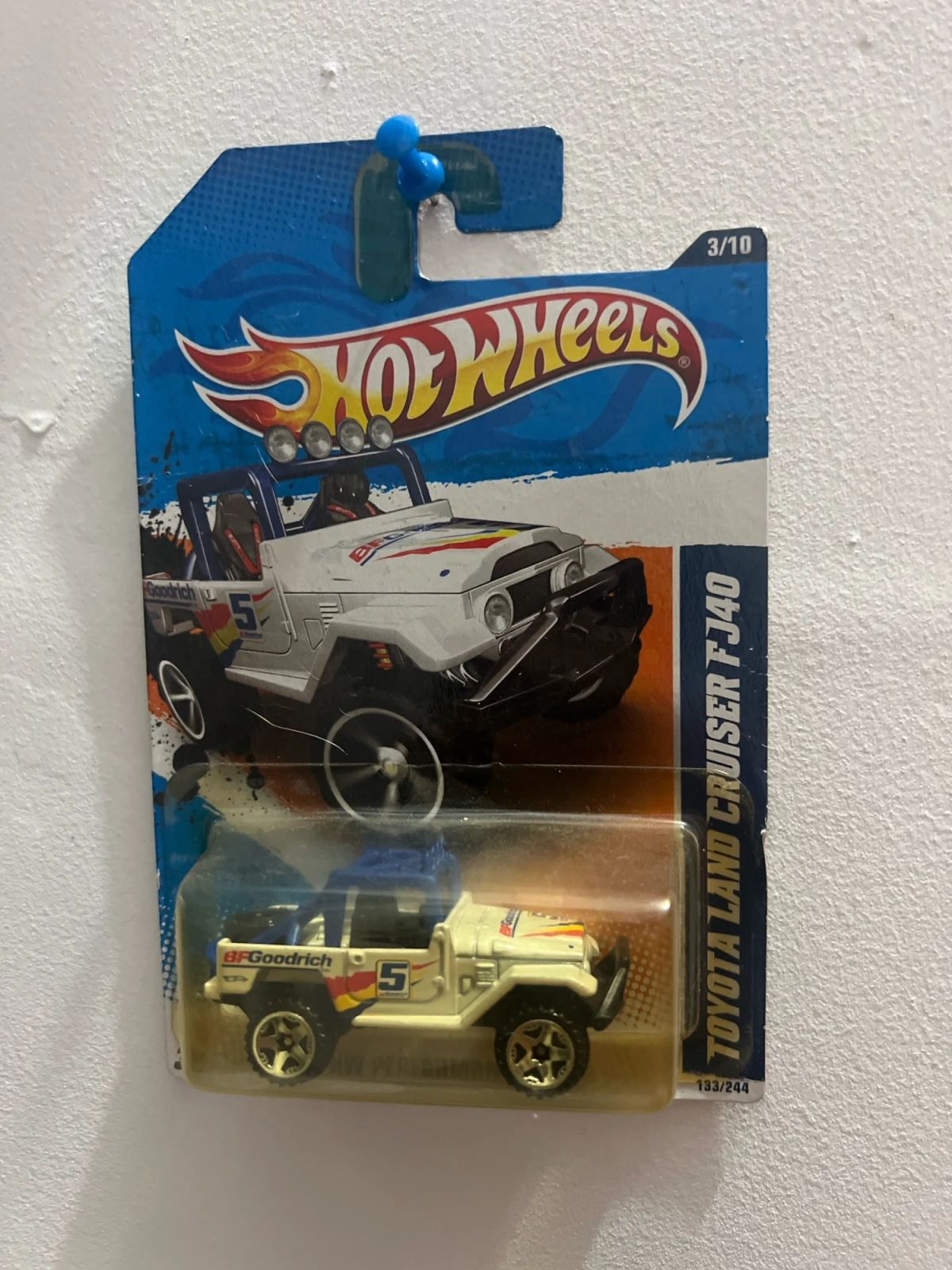 2011 Toyota Land Cruiser FJ40 White: Long (INT): Image 2