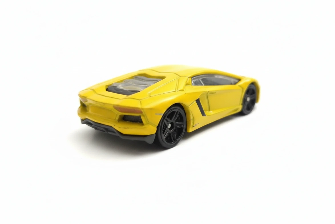 2012 Lamborghini Aventador LP 700-4 Yellow: No Package: Image 2