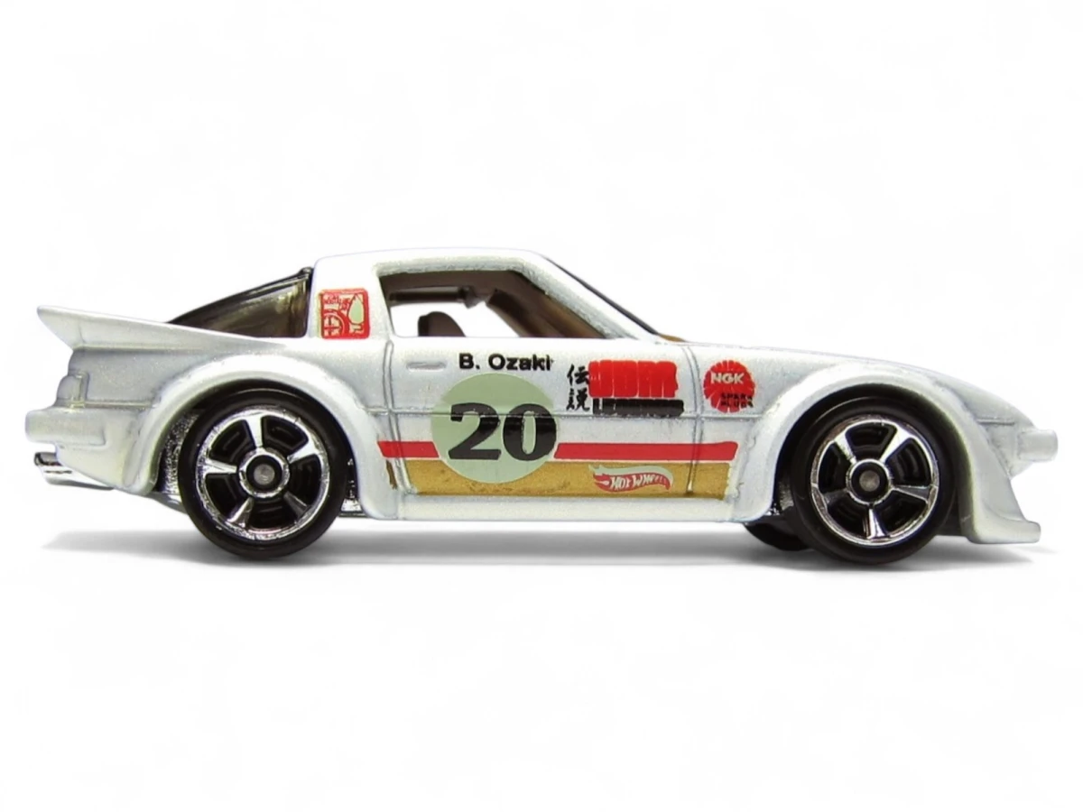 2012 Mazda RX-7 White: No Package: Image 2