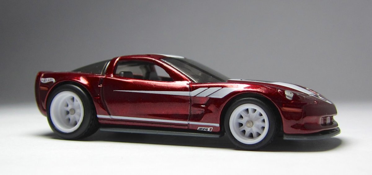 2013 09 Corvette ZR1 Red: Image 6