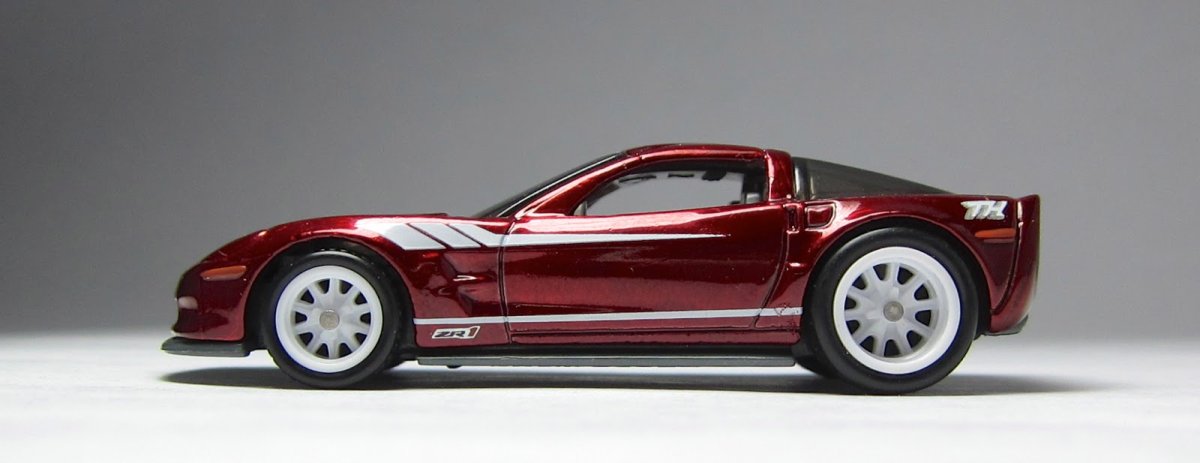 2013 09 Corvette ZR1 Red: Image 9
