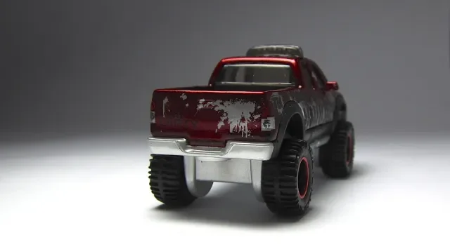 2013 10 Toyota Tundra Red: Image 3