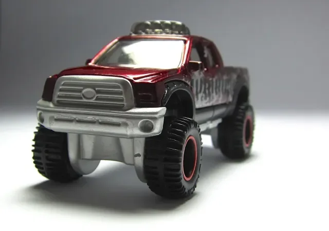 2013 10 Toyota Tundra Red: Image 4