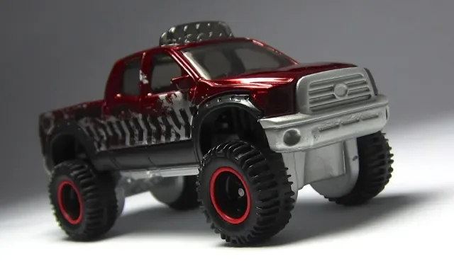 2013 10 Toyota Tundra Red: Image 8