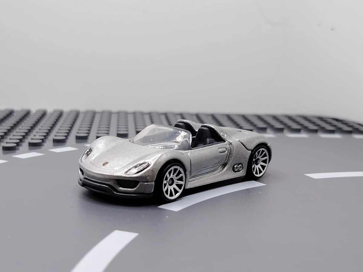 2013 Porsche 918 Spyder Silver: No Package: Image 3