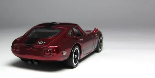 2013 Toyota 2000 GT Red: Image 4