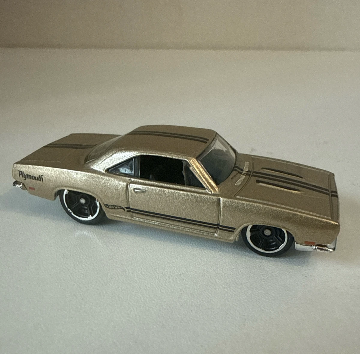 2014 68 Plymouth Barracuda Formula S Beige: No Package: Image 2