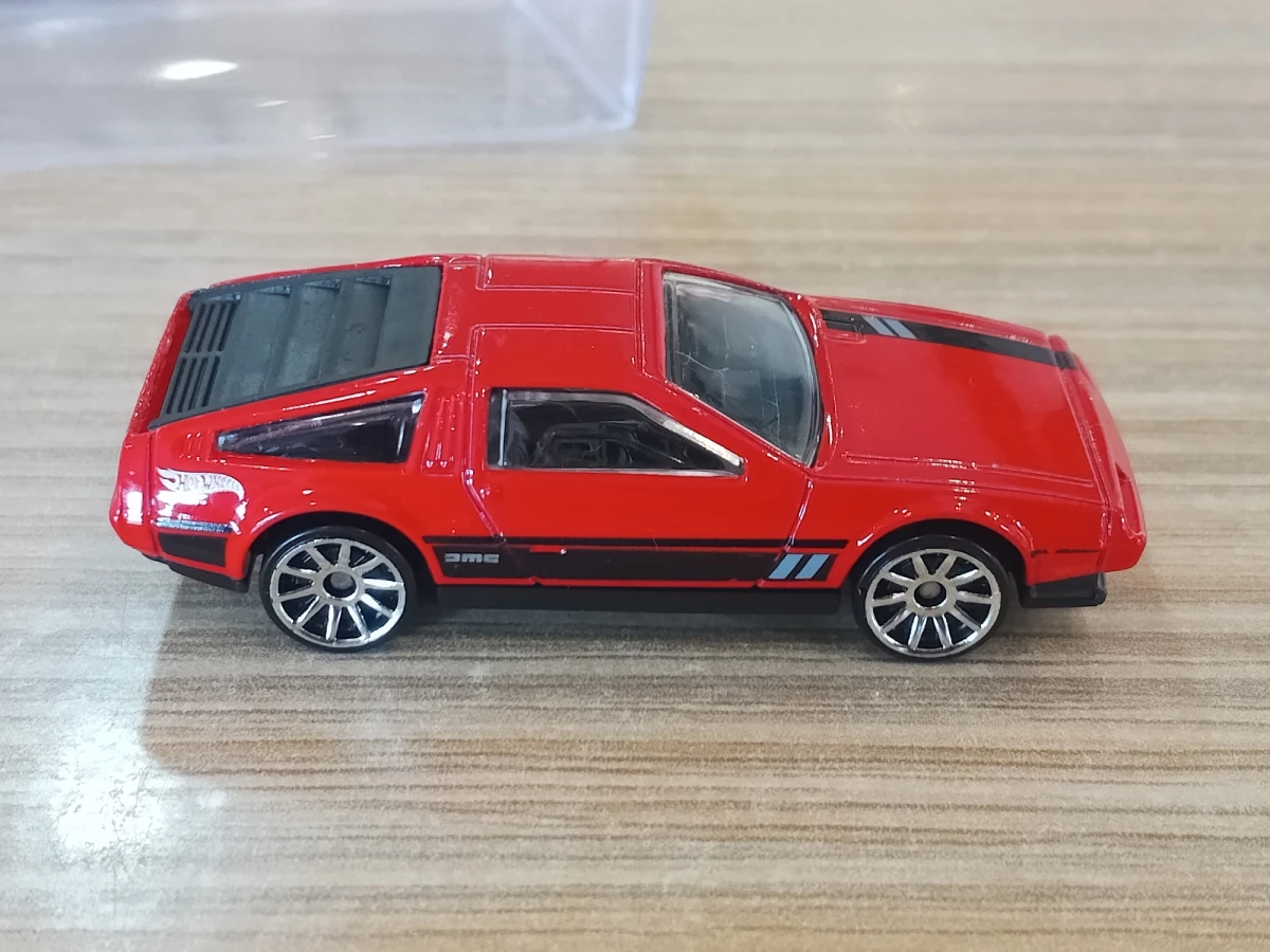 2014 81 DeLorean DMC-12 Red: No Package: Image 2