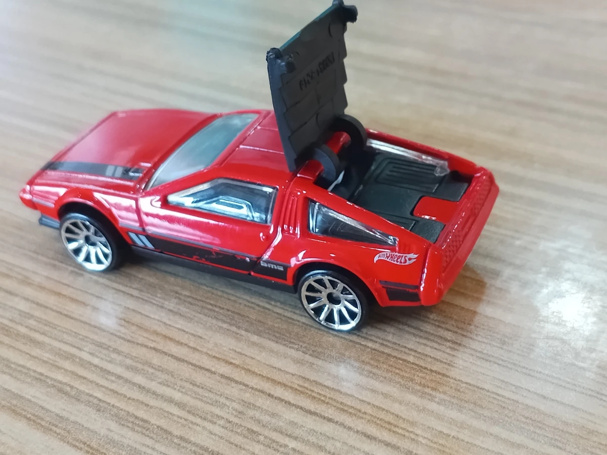 2014 81 DeLorean DMC-12 Red: No Package: Image 5