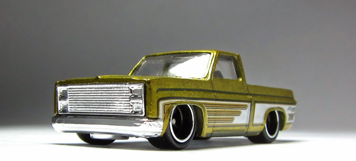 2014 83 Chevy Silverado Yellow: Image 10