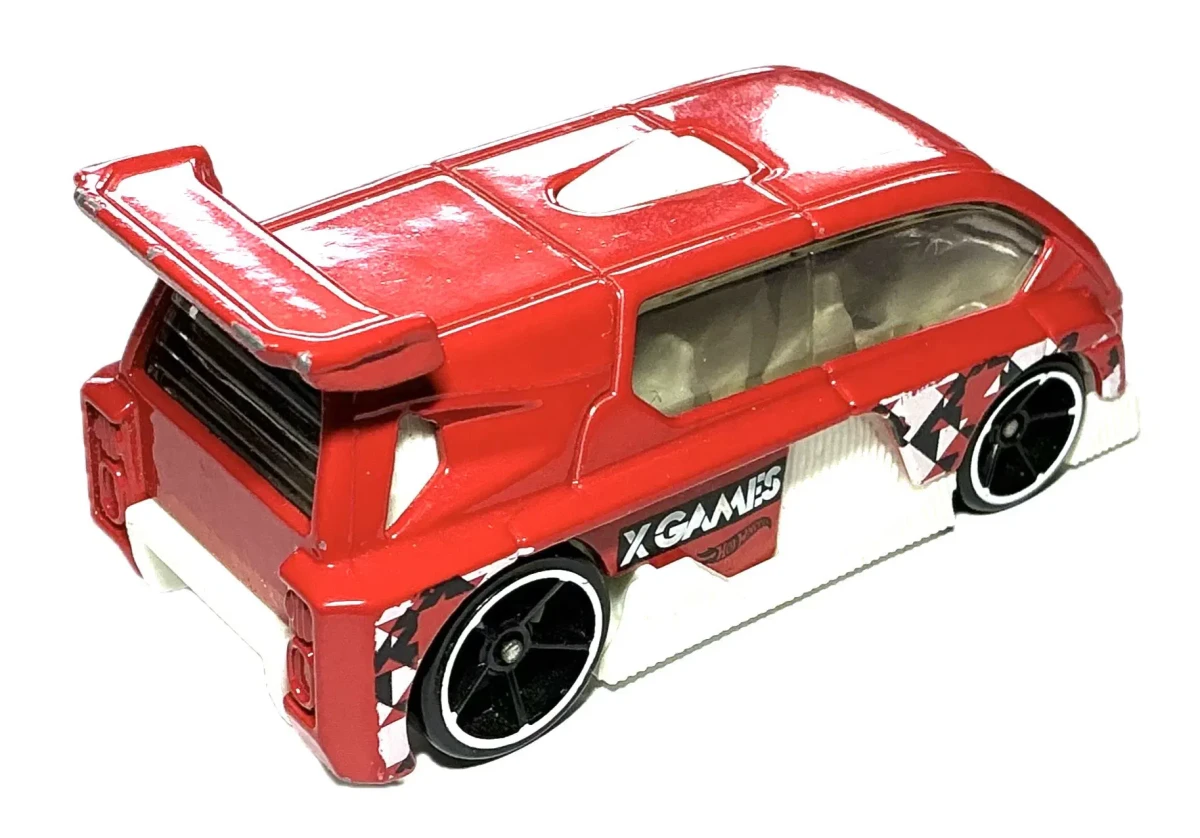 2014 Hyperliner Red: No Package: Image 2