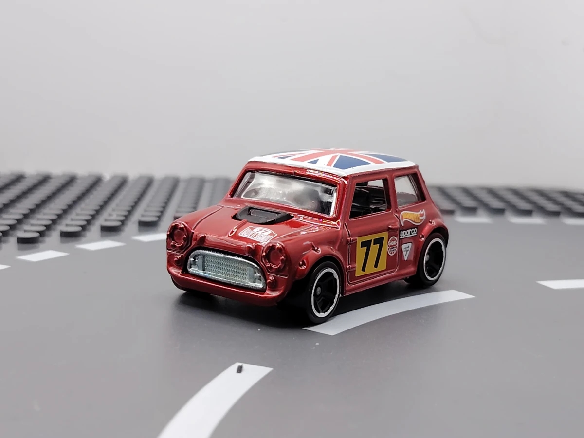 2014 Morris Mini Red: No Package: Image 2