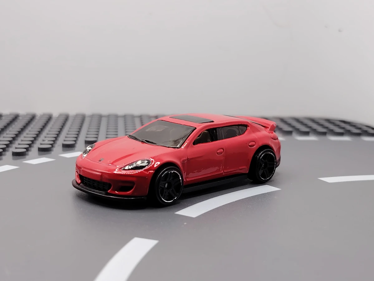 2014 Porsche Panamera Red: No Package: Image 2