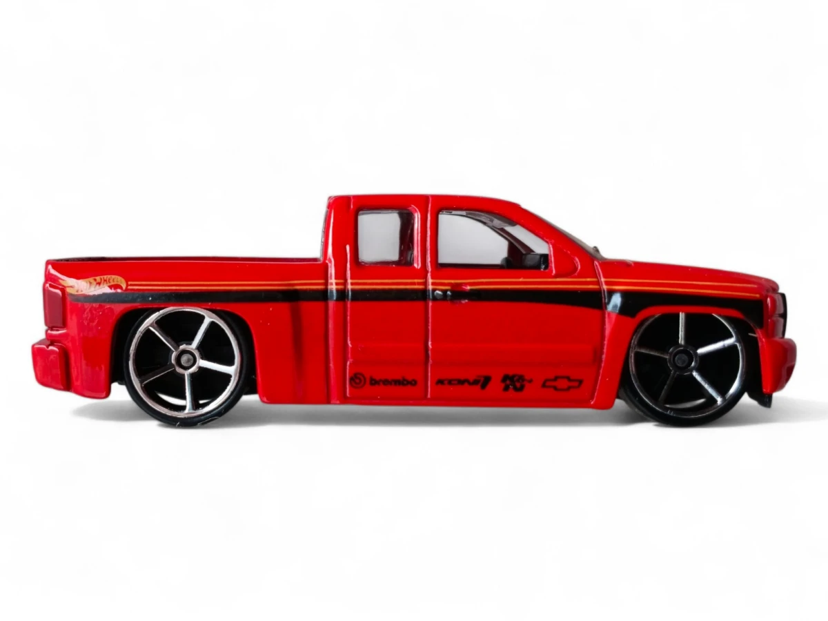 2015 Chevy Silverado Red: No Package: Image 2