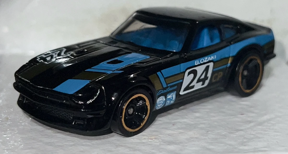 2015 Datsun 240Z Black: No Package: Image 3